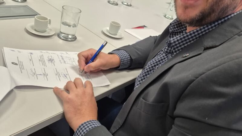 ✅ Diretor da CESP CENTRAL SINDICAL participa de mesa no MGI onde é assinado acordo de reajuste em benefícios para os Servidores Federais